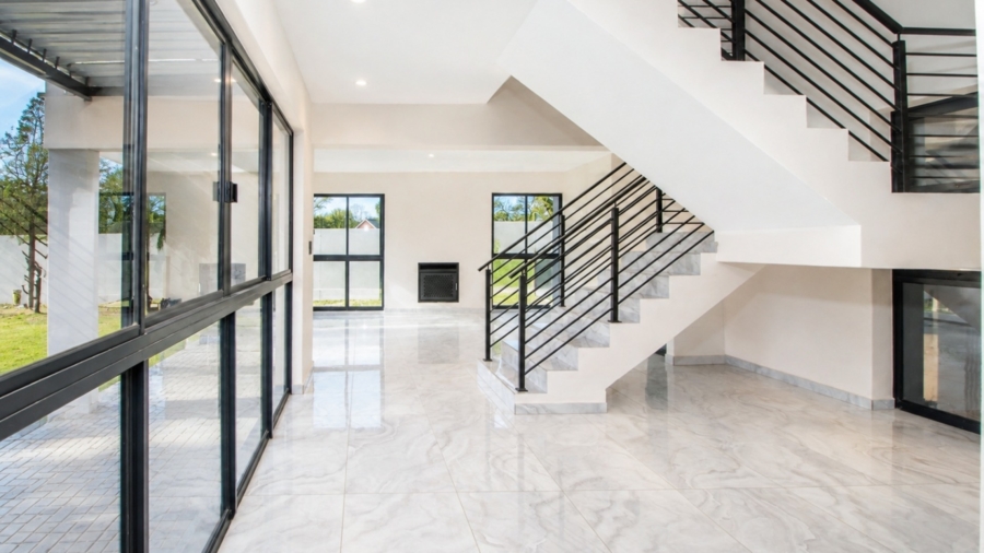 5 Bedroom Property for Sale in Meerhof North West